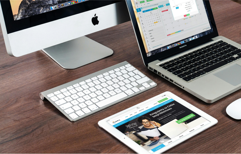 Evolución del diseño web mostrada en varios dispositivos